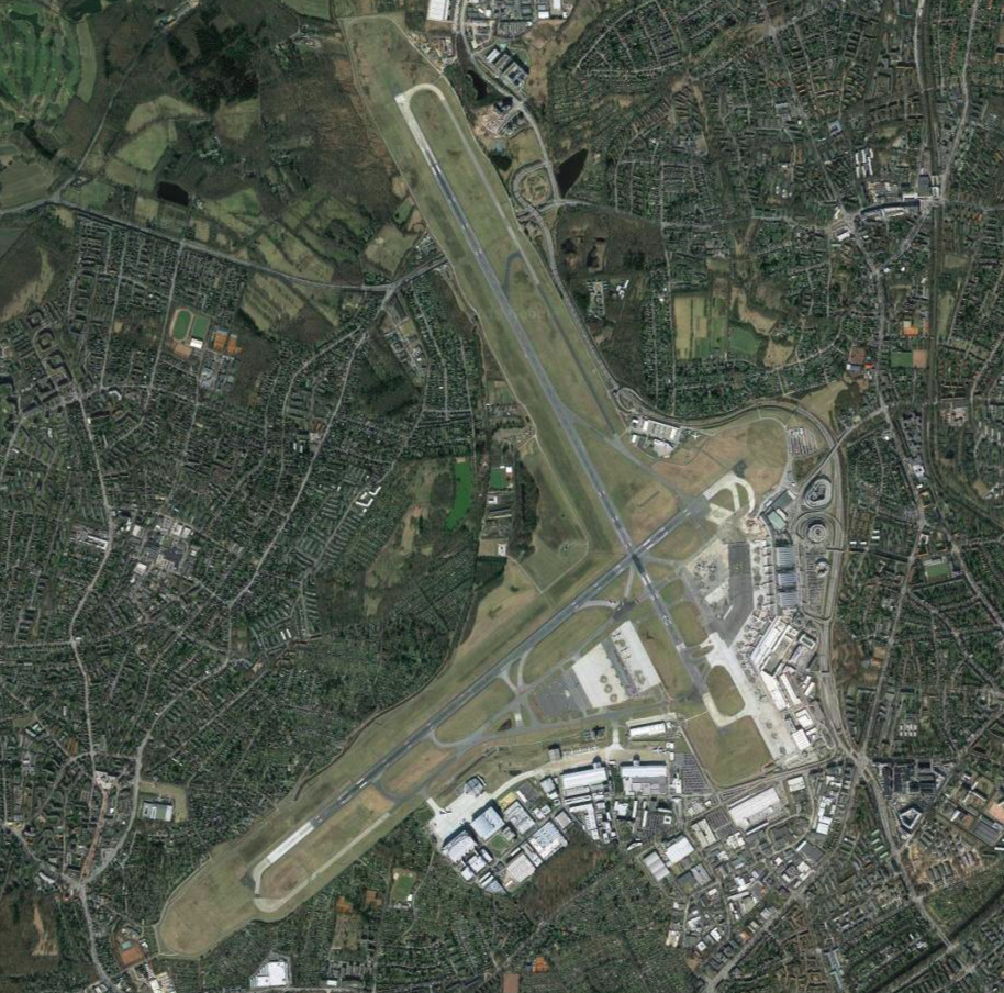 Hamburg Airport (EDDH), runway 05 is running diagonally from west to east (Image: Google Maps)